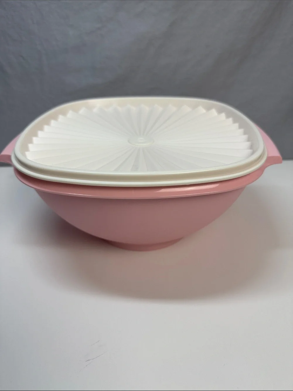 Tupperware Servalier Bowl Vintage Collection Pink 11.75 Cup